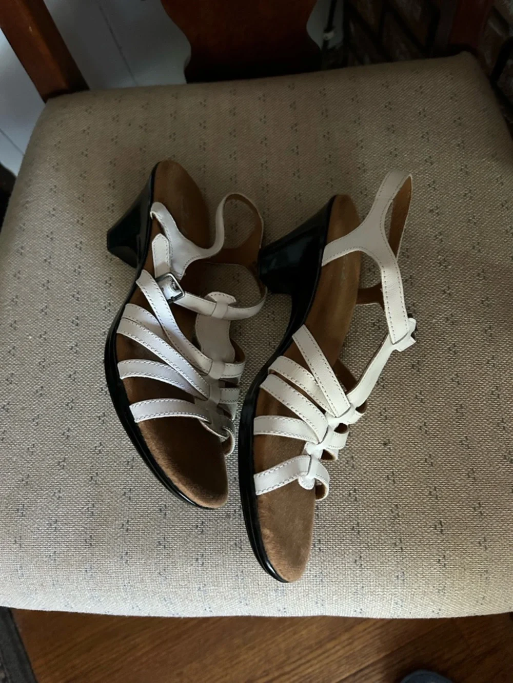 Clarks White Leather Sandals Size 8M - Picture 4 of 7